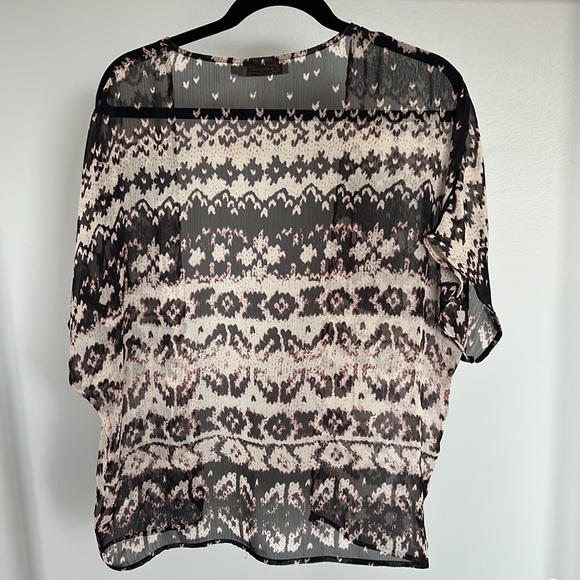 Aztec Print cardigan Top - Picture 2 of 3
